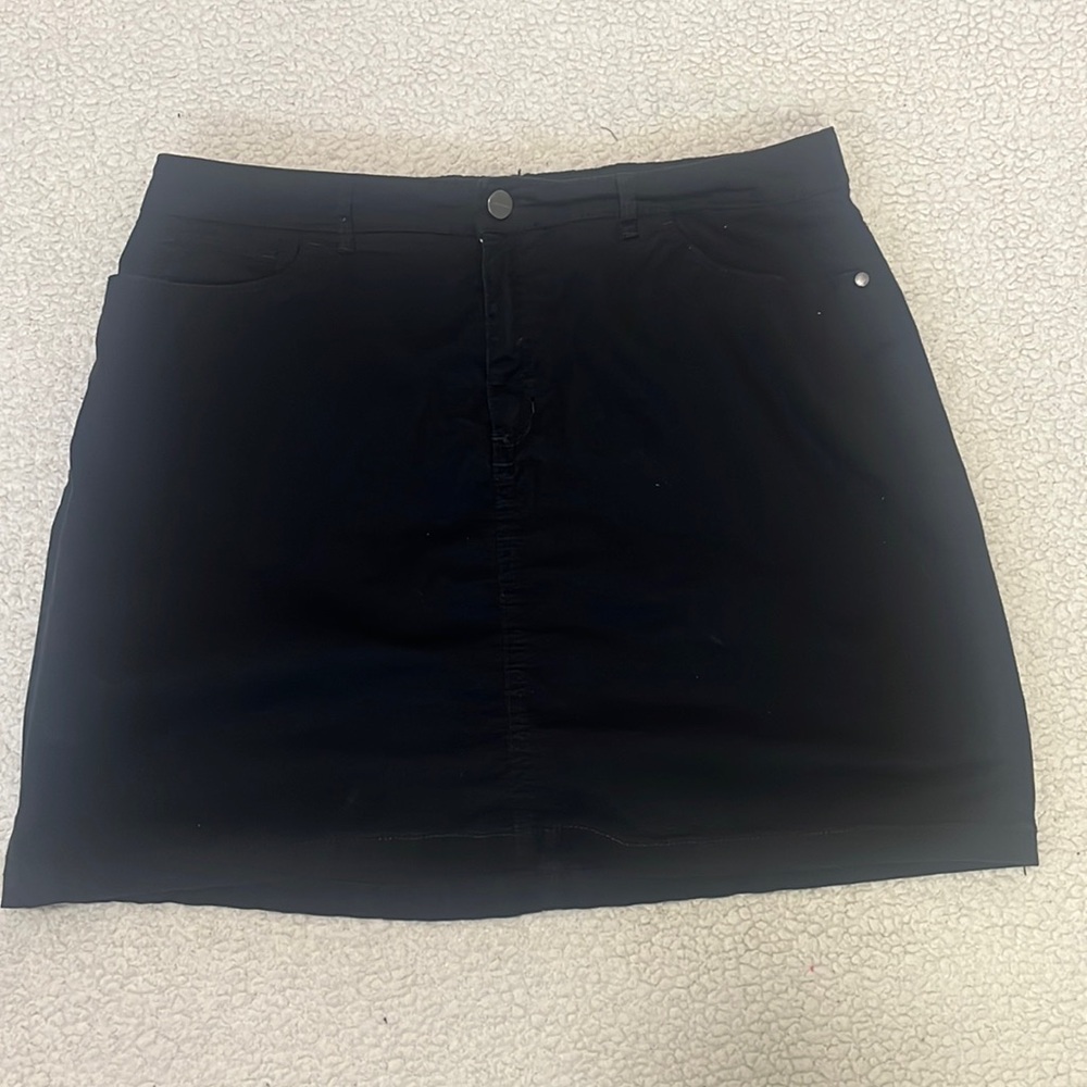 🌹Woman’s navy blue  Croft & Barrow classic fit skort size 14